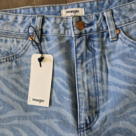 Wrangler Meow Laser Tiger Print Wanderer Jeans High Rise Flare Size 29x34 - Picture 6 of 7